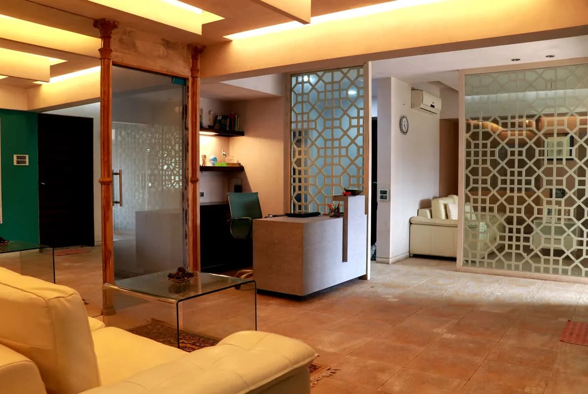 The reception at Mindsight Clinic, Malad West, Mumbai, with warm lighting, carved lattice screens and a cream sofa